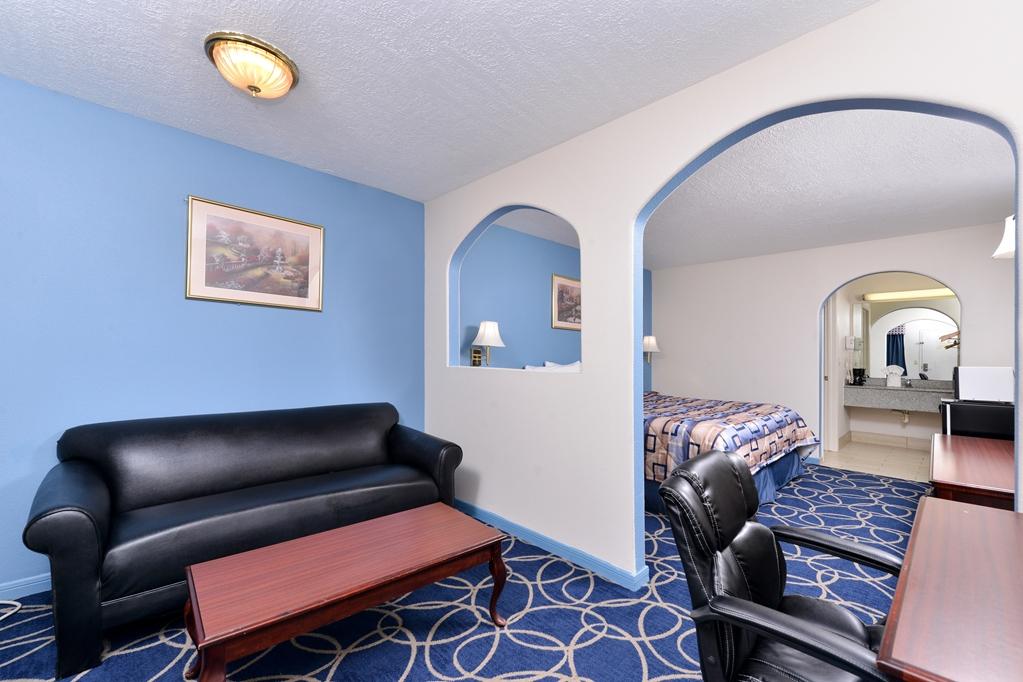 Americas Best Value Inn And Suites Houston/Northwest Brookhollow Room photo