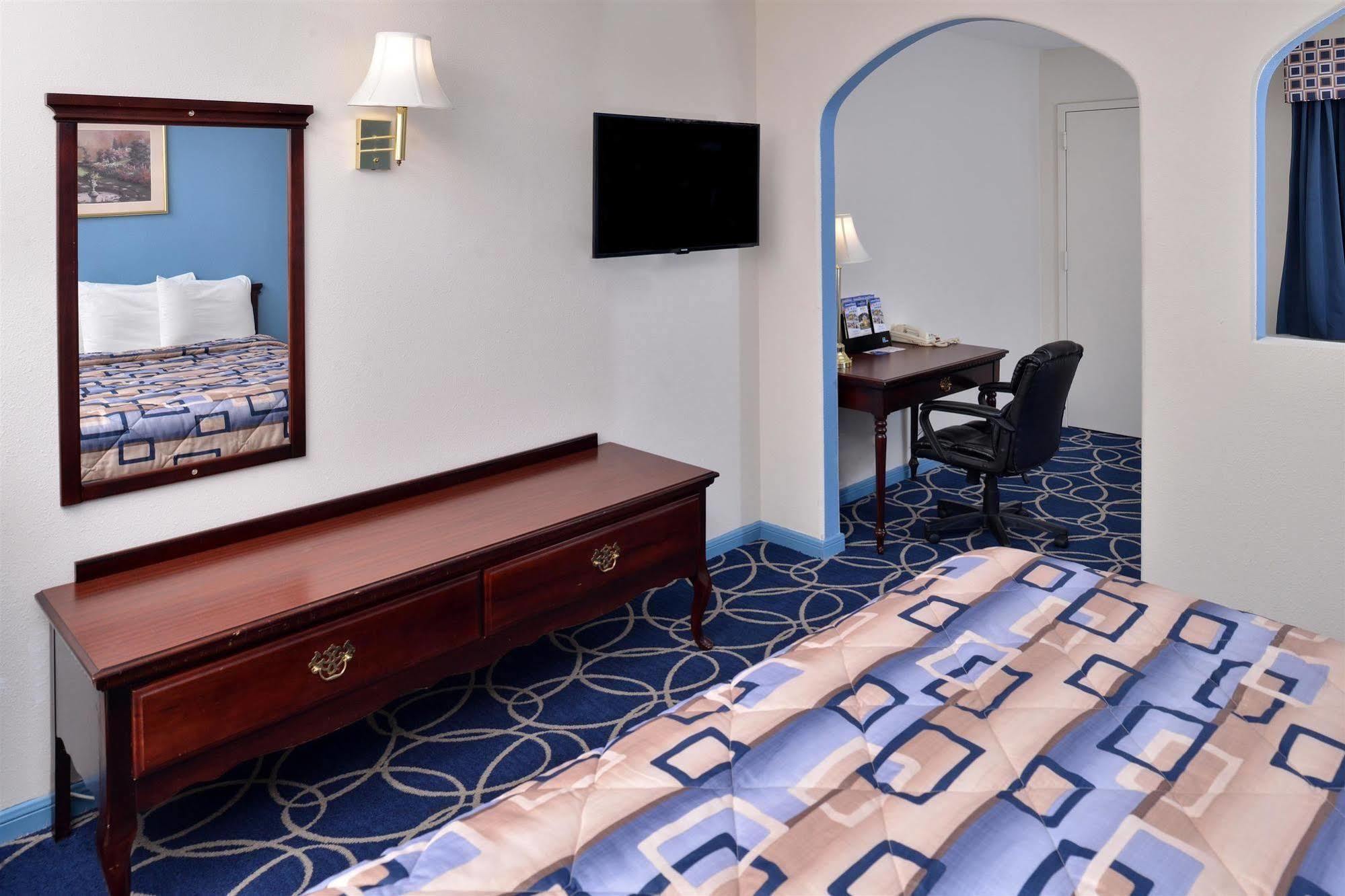 Americas Best Value Inn And Suites Houston/Northwest Brookhollow Exterior photo